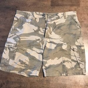 Wrangler  camo shorts